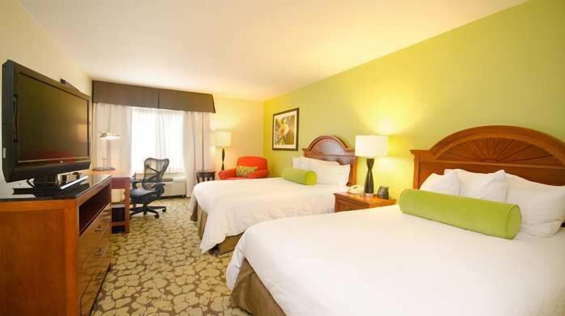 Premium bedding, iron/ironing board, free cribs/infant beds