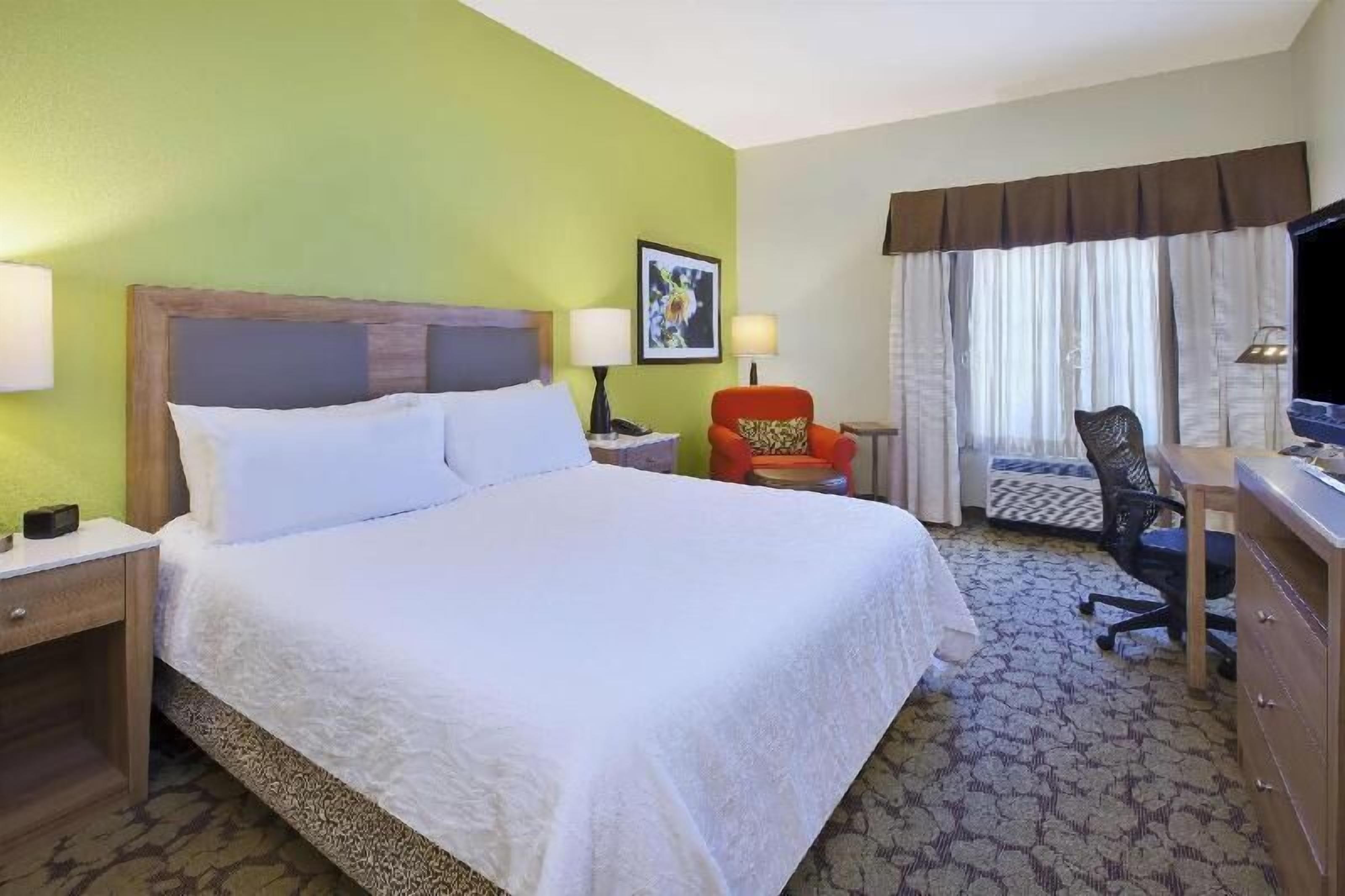 Premium bedding, iron/ironing board, free cribs/infant beds