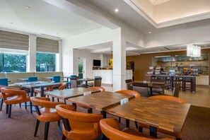 Frokost serveres, amerikanske retter