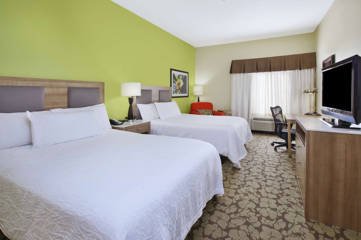 Premium bedding, iron/ironing board, free cots/infant beds