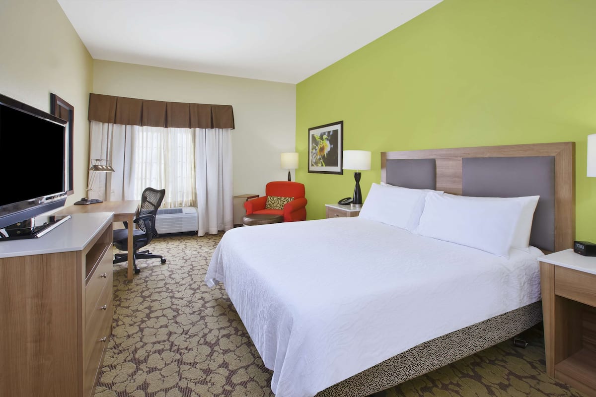 Premium bedding, iron/ironing board, free cots/infant beds