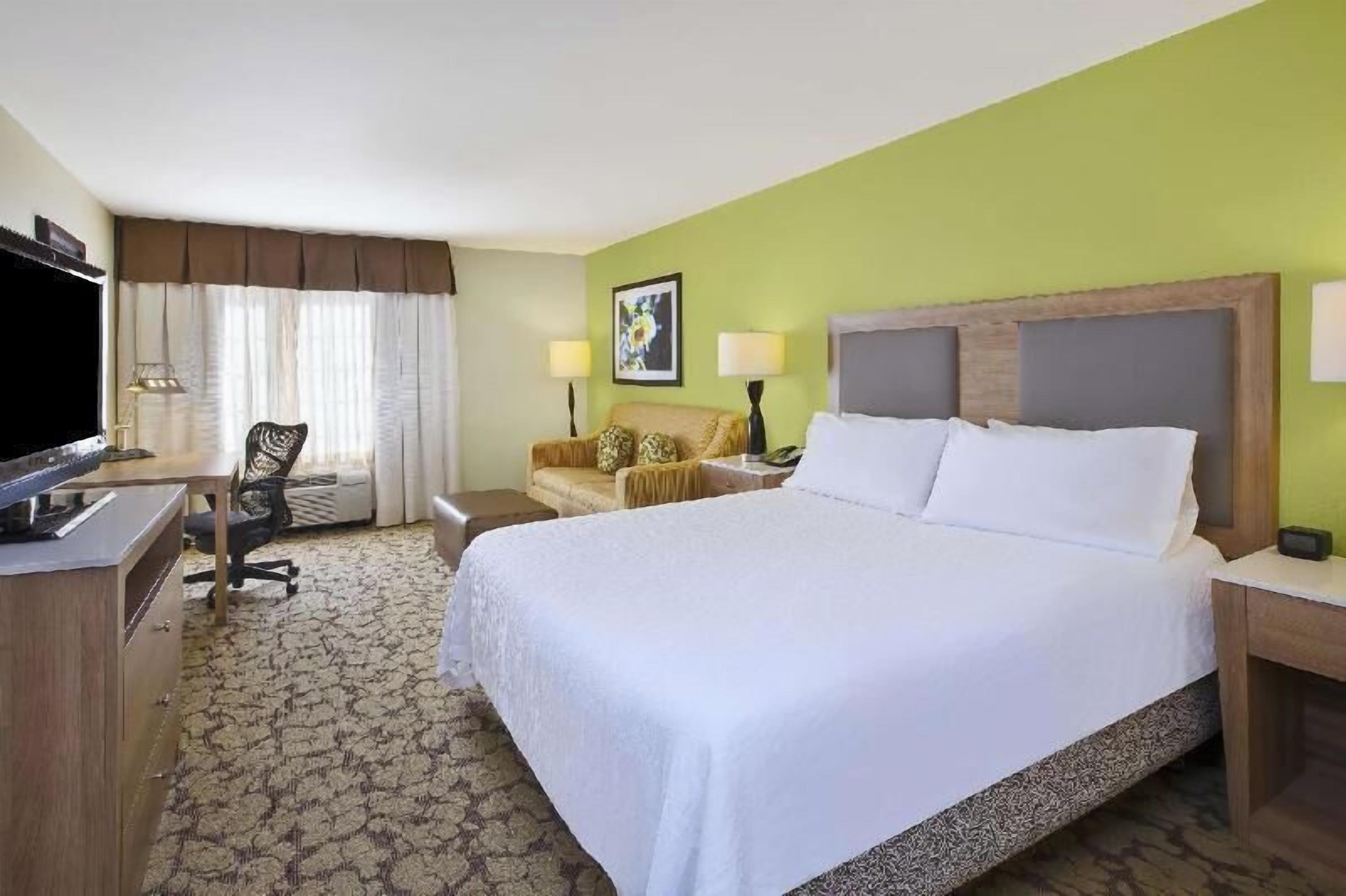 Premium bedding, iron/ironing board, free cribs/infant beds