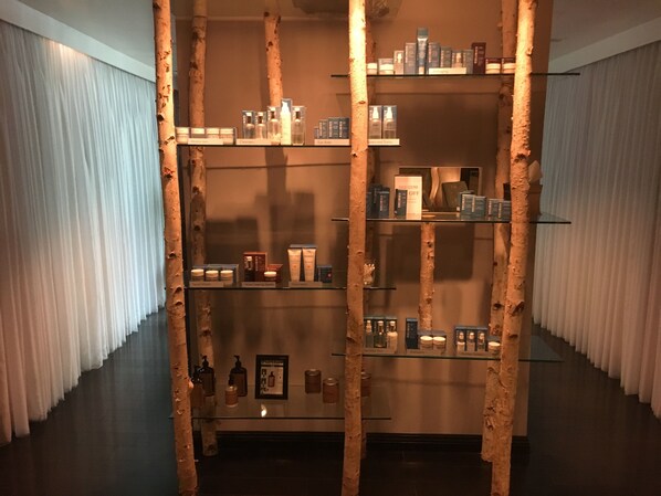 Couples treatment rooms, sauna, hot tub, steam room, body treatments