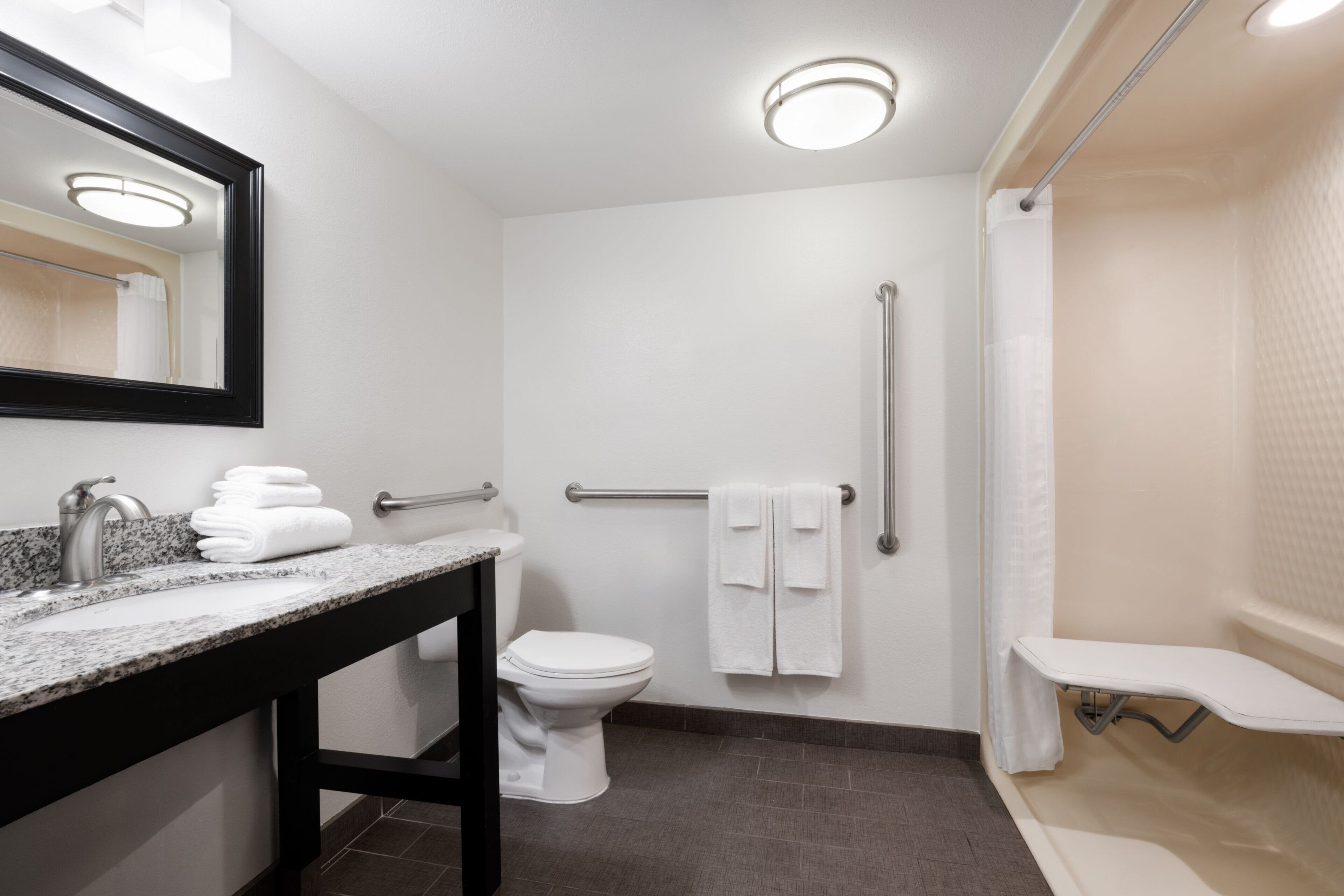 Standard Room, 1 King Bed, Mobility Accessible | Bathroom | Combined shower/tub, hair dryer, towels