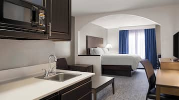 Suite, 1 Bedroom, Kitchenette | Egyptian cotton sheets, desk, blackout curtains, iron/ironing board