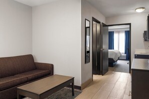 Egyptian cotton sheets, desk, blackout curtains, iron/ironing board - Garner Hotel Liberal North by IHG (Liberal)