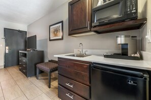 Suite, 1 King Bed with Sofa bed, Non Smoking, Kitchenette (with Sofabed)