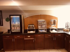 Buffet déjeuner gratuit tous les jours