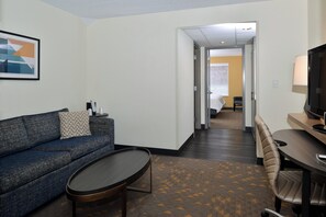 Suite, 1 très grand lit et 1 canapé-lit