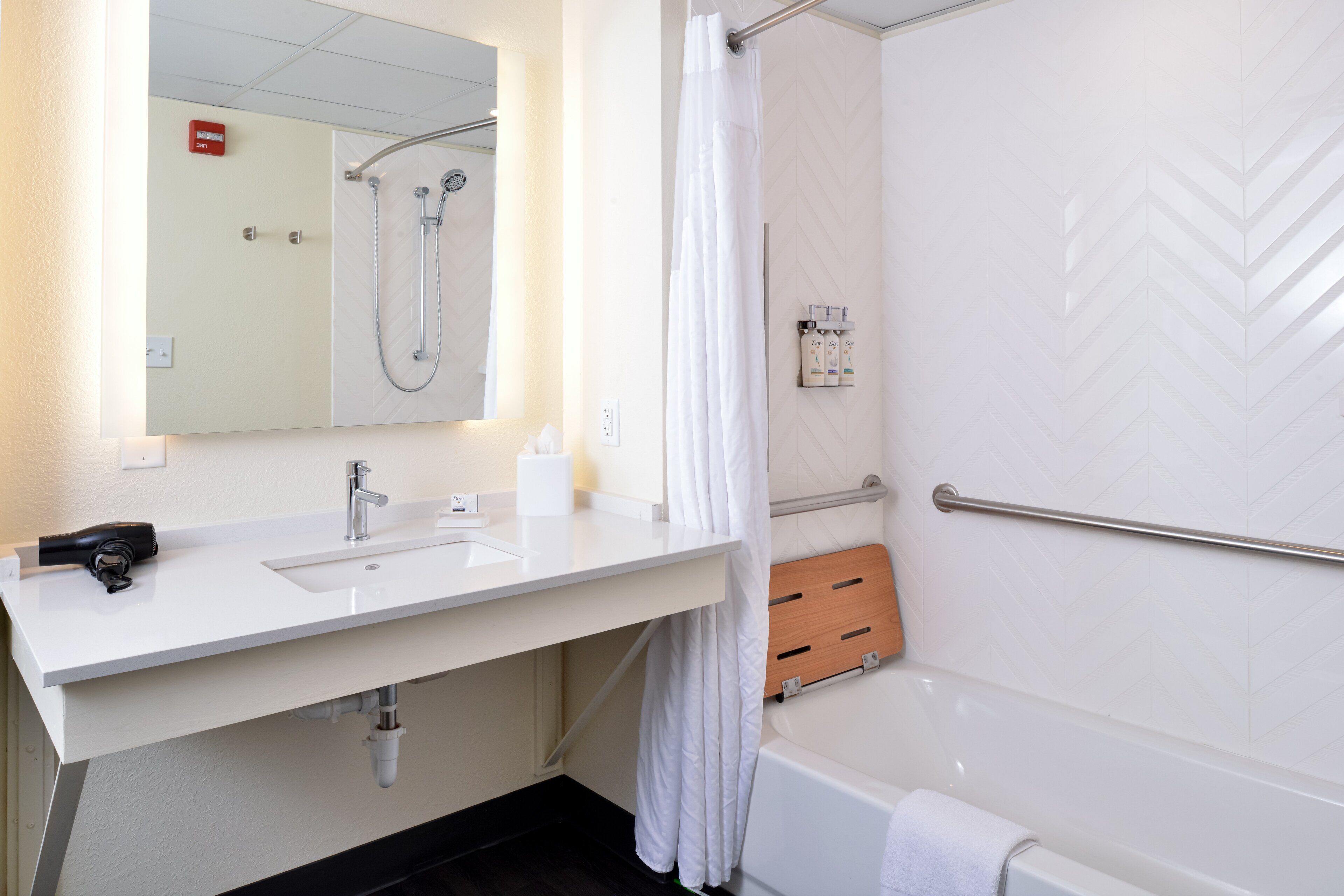 Room, 1 King Bed, Accessible (Accessible Tub) | Bathroom | Free toiletries, hair dryer, towels