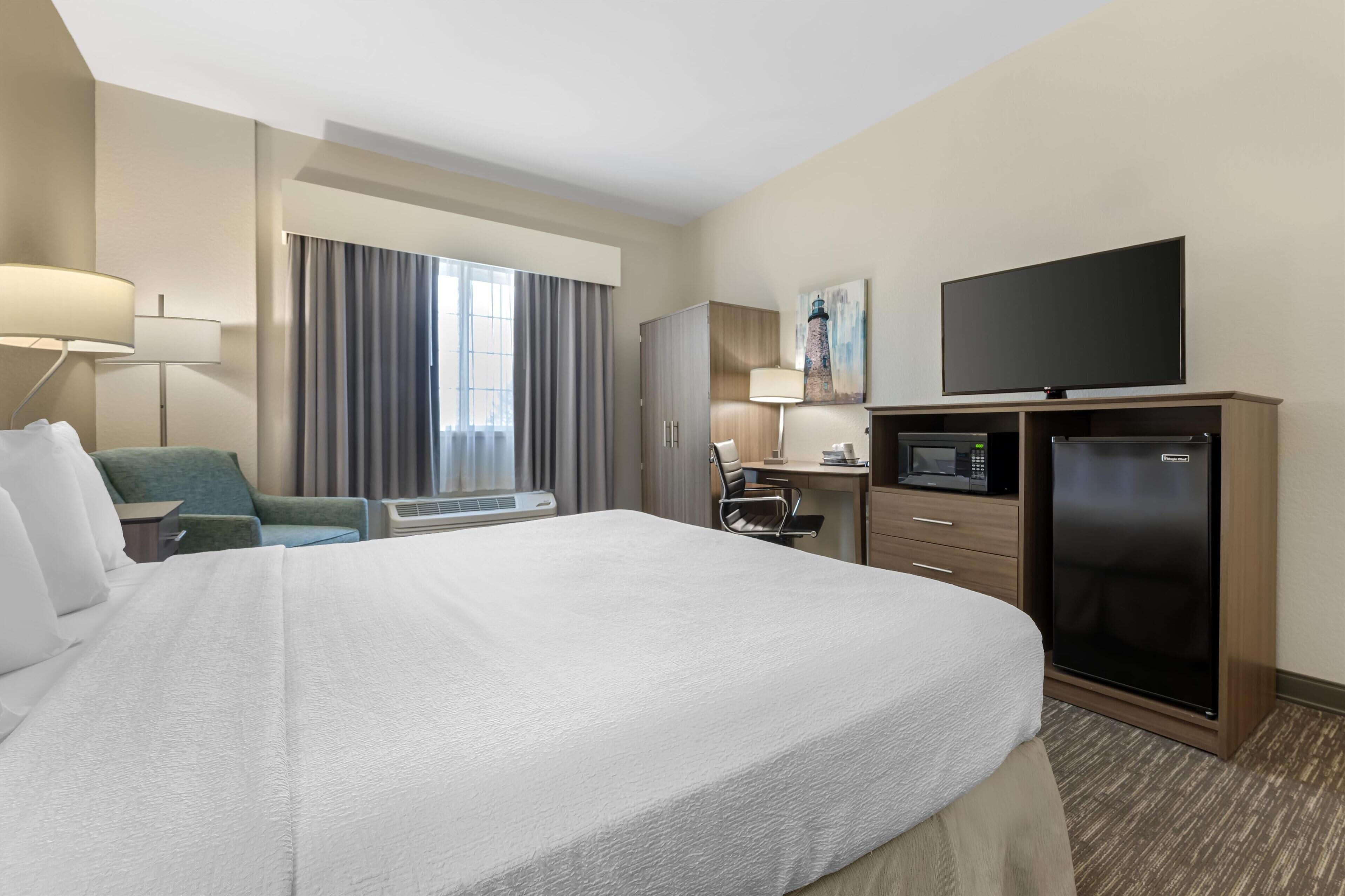 standard room, 1 king bed, accessible, non smoking | desk, laptop workspace, blackout curtains, iron/ironing board