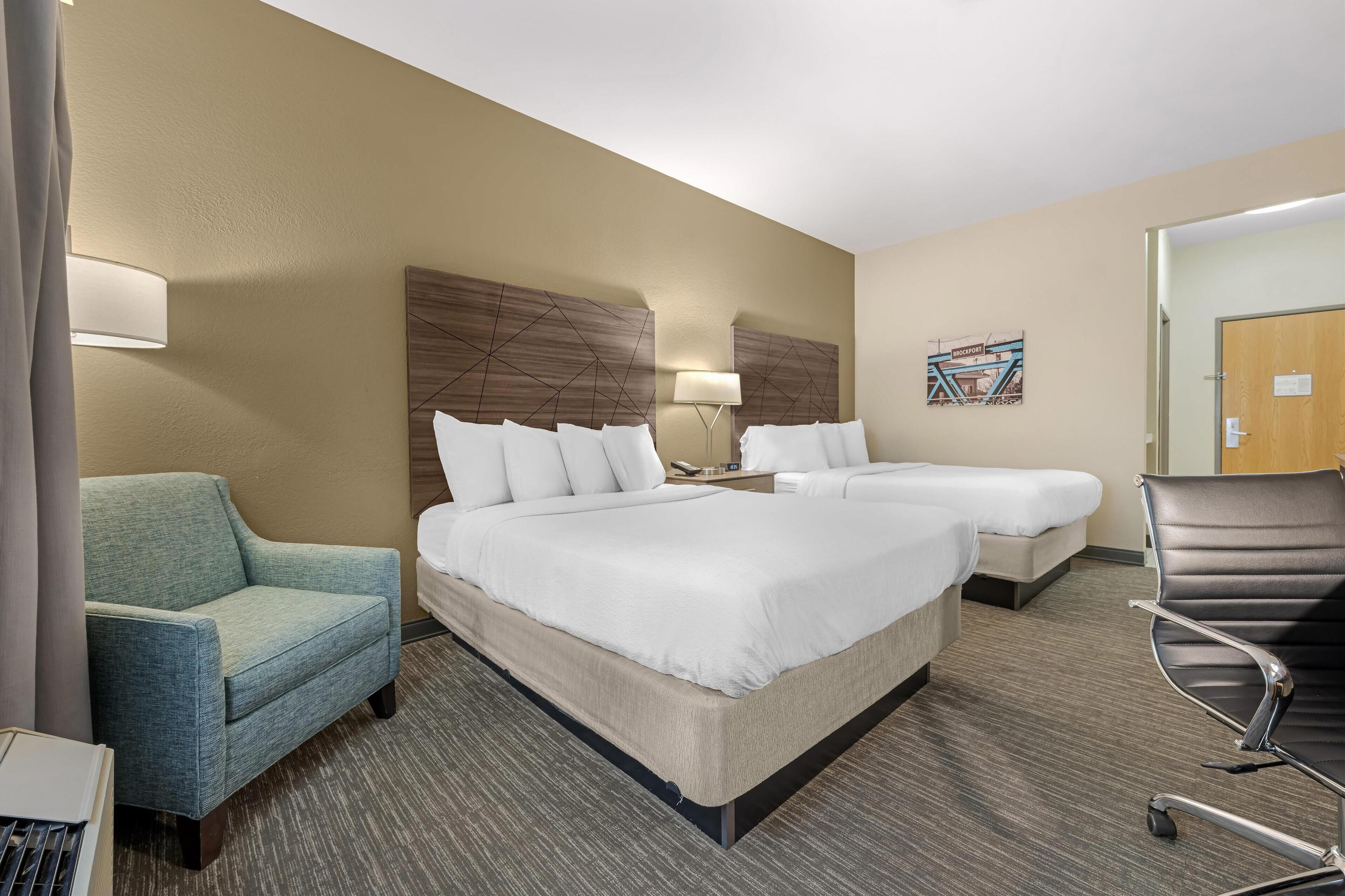 책상, 노트북 작업 공간, 암막 커튼, 다리미/다리미판