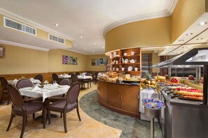 Breakfast area - Howard Johnson by Wyndham Abu Dhabi (Abu Dhabi)