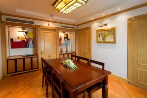Presidential Suite | Living area - Hilton Hanoi Opera (Hanoi)
