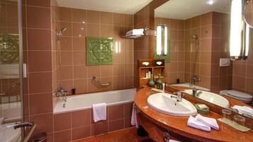 Deluxe Twin Room | Bathroom