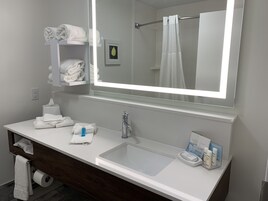 Bañera con ducha, cabezal de ducha con hidromasaje