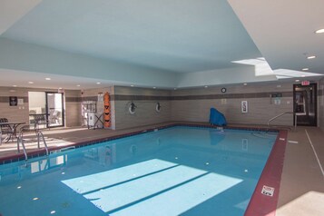 Indoor pool, sun loungers