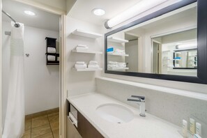 淋浴/盆浴组合、免费洗浴用品、毛巾