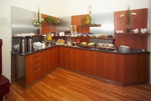 Daily buffet breakfast for a fee - Hotel Terminus am Hauptbahnhof & ZOB (Hamburg)