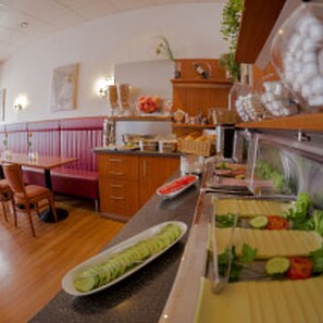 Daily buffet breakfast for a fee - Hotel Terminus am Hauptbahnhof & ZOB (Hamburg)