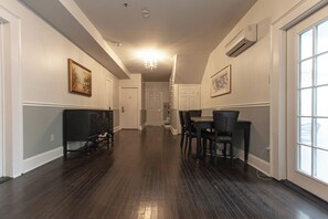 Lobby - Historic Streetcar Inn (New Orleans)