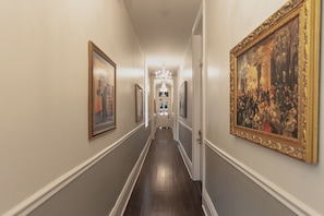 Hallway - Historic Streetcar Inn (New Orleans)