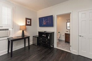 Deluxe Room, 1 King Bed