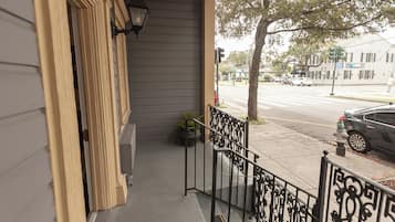 Room, 1 King Bed, Balcony | Terrace/patio