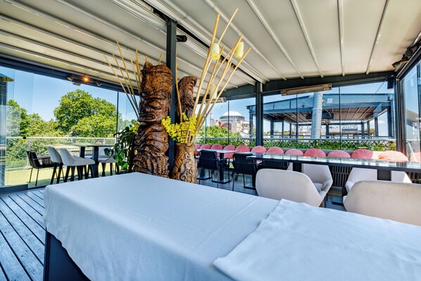 Daily buffet breakfast (EUR 20 per person)