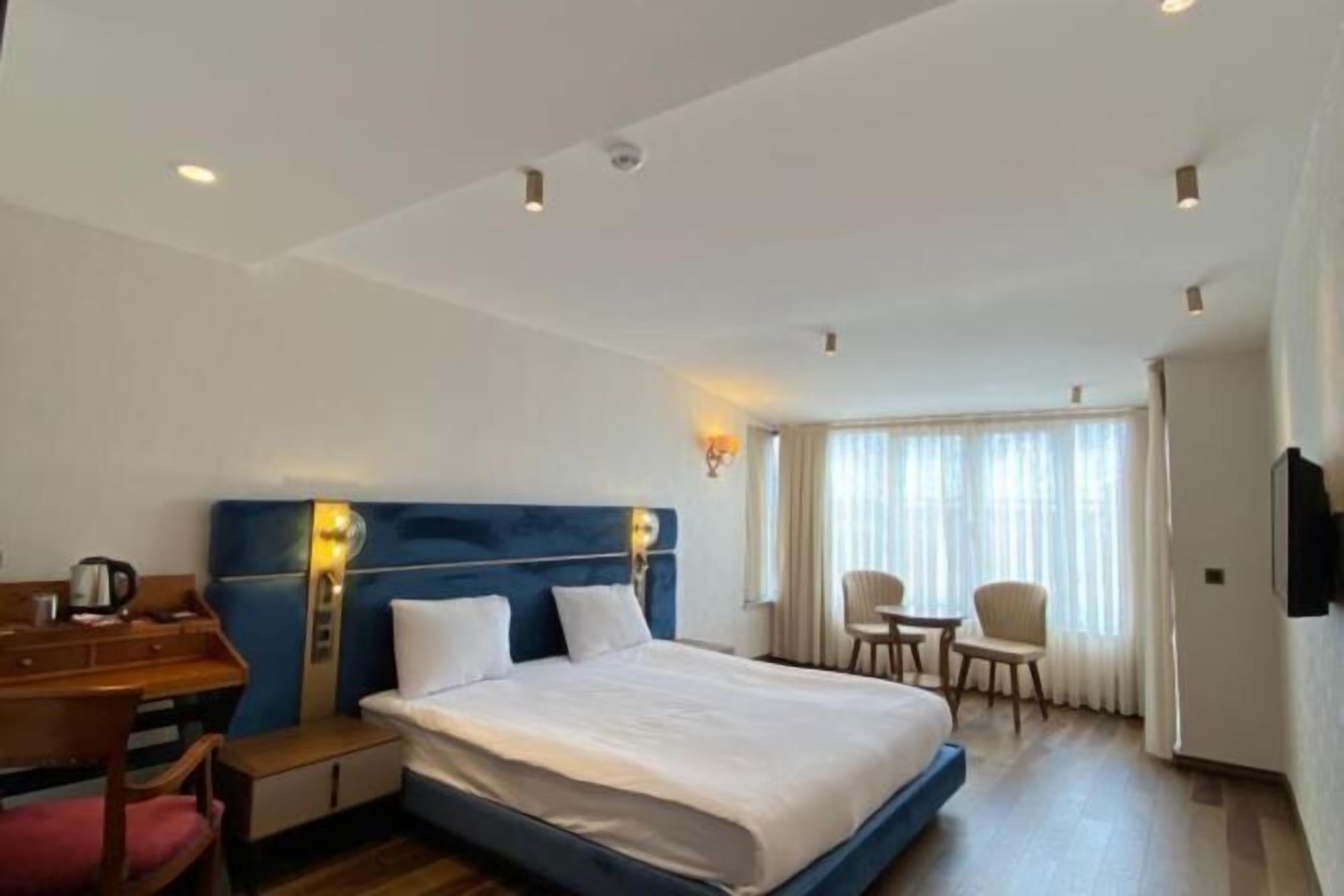 Hochwertige Bettwaren, Minibar, Zimmersafe, Schreibtisch