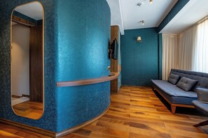 Deluxe Double Room, 1 Bedroom, City View | Premium bedding, minibar, in-room safe, desk