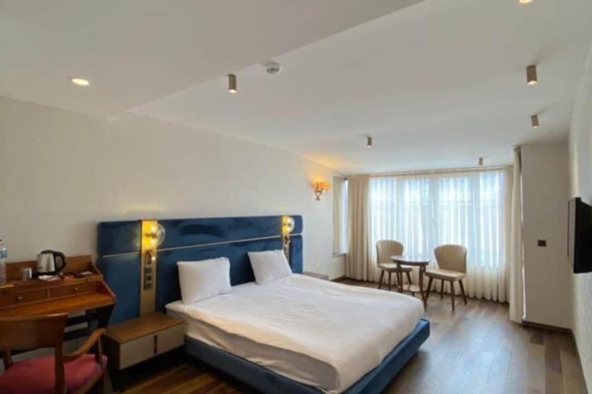 Hochwertige Bettwaren, Minibar, Zimmersafe, Schreibtisch