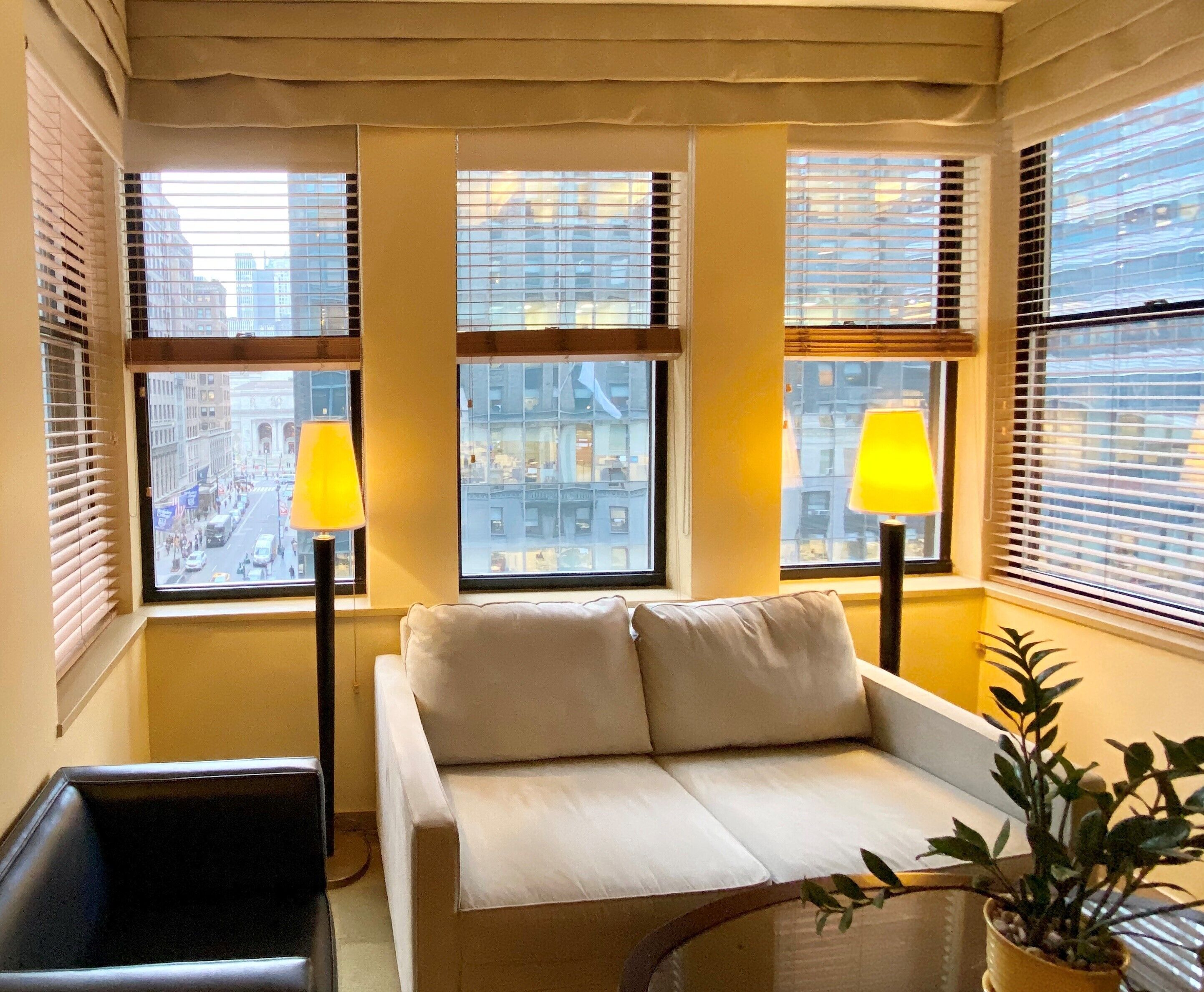 Suite Junior, 1 letto king con divano letto, vista città | Vista dalla camera