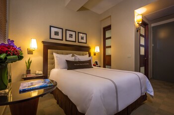 Egyptian cotton sheets, premium bedding, down comforters, in-room safe at Library Hotel by Library Hotel Collection