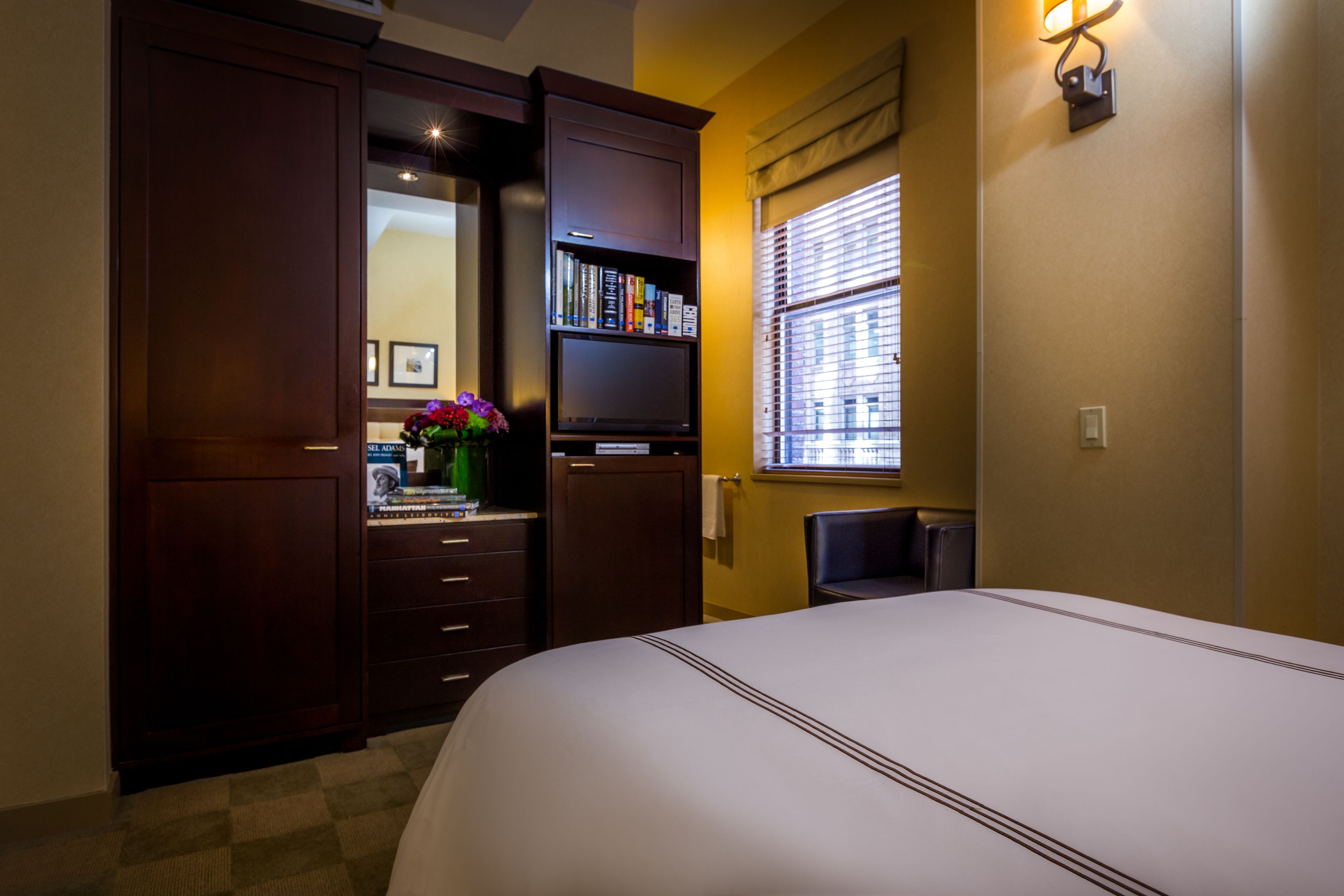 egyptian cotton sheets, premium bedding, down duvets, in-room safe