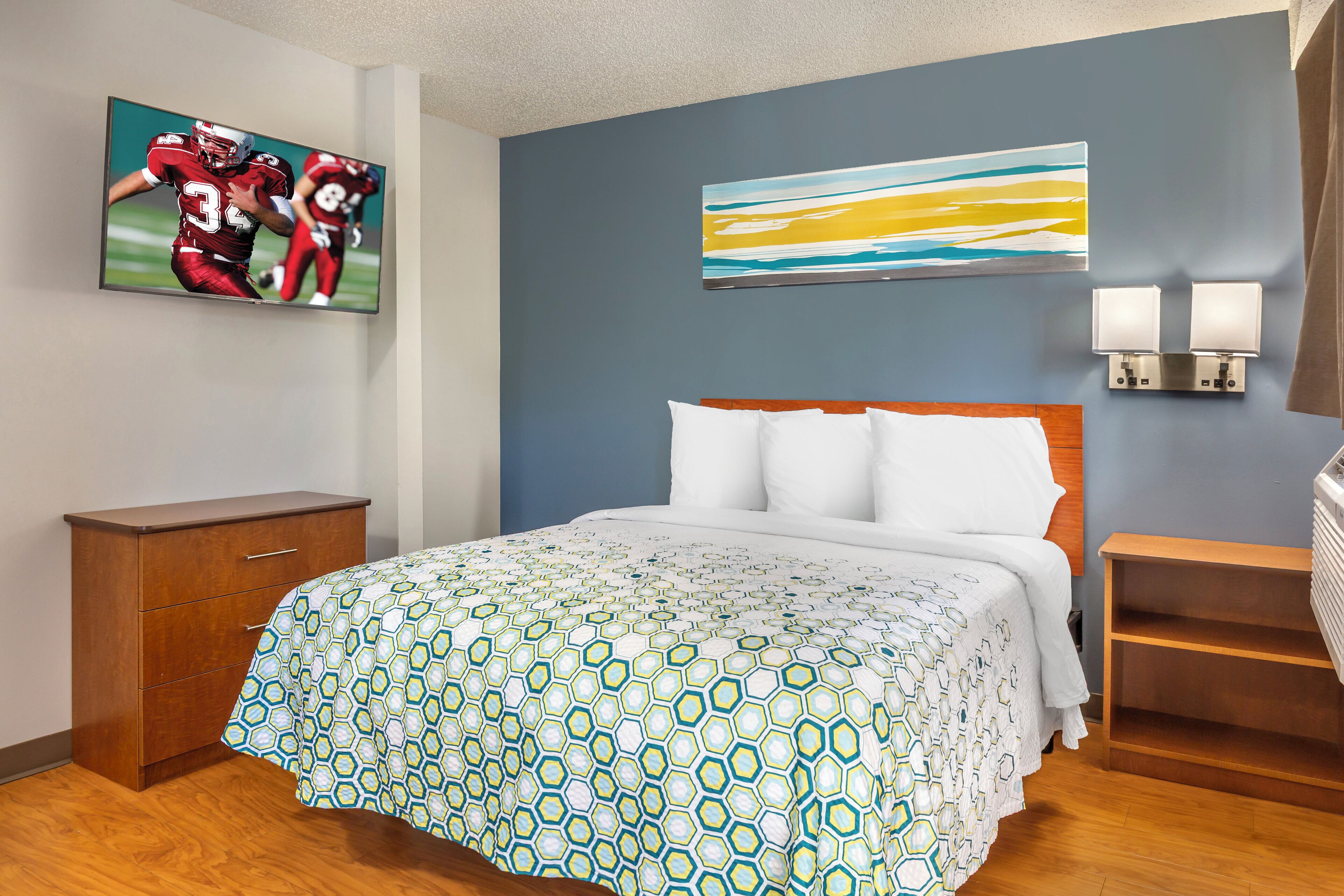 Photo - HomeTowne Studios by Red Roof Louisville