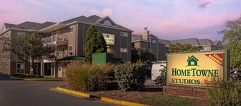 HomeTowne Studios by Red Roof Louisville 