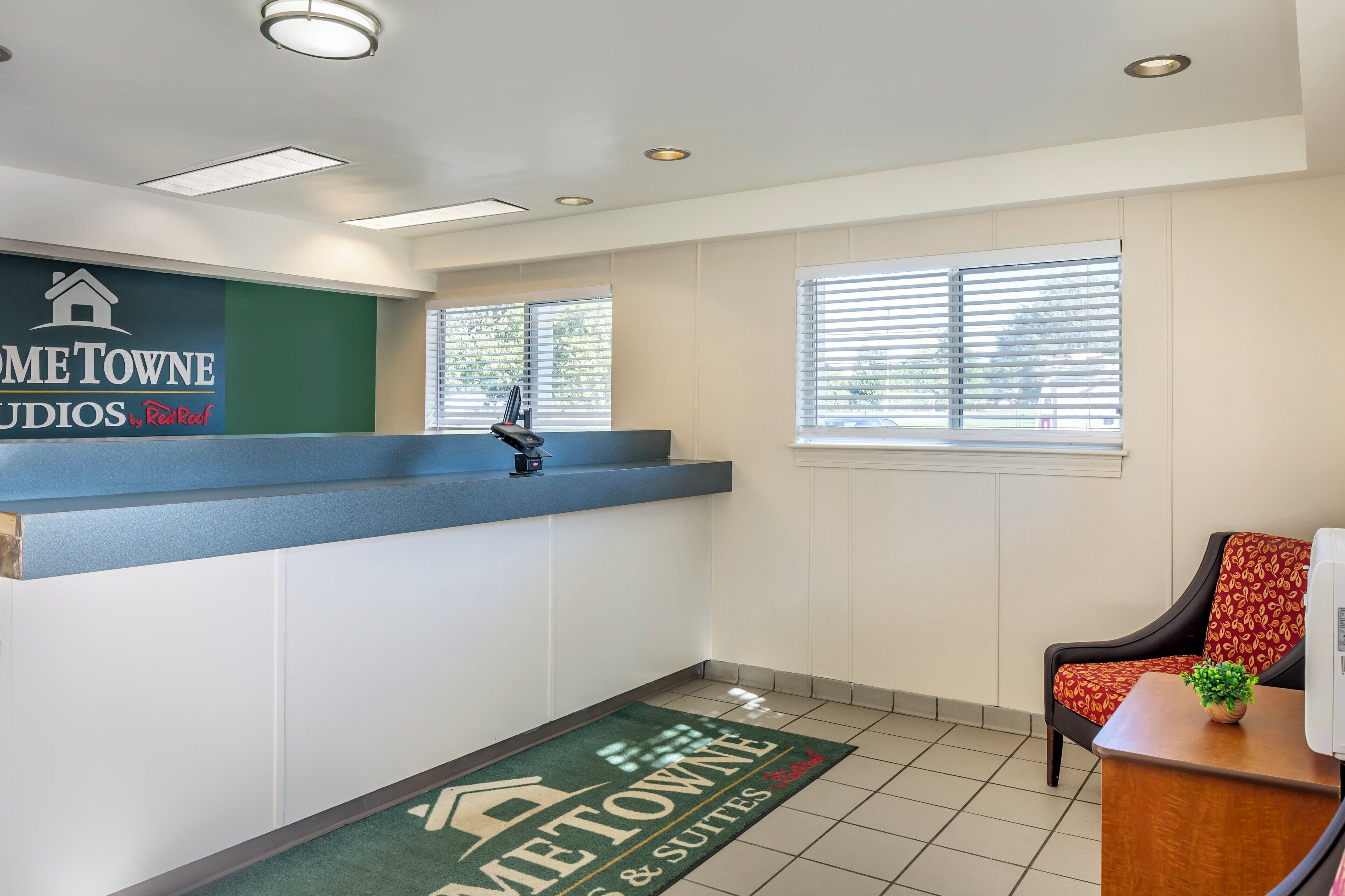 Photo - HomeTowne Studios by Red Roof Louisville