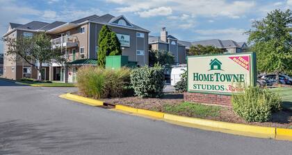HomeTowne Studios by Red Roof Louisville