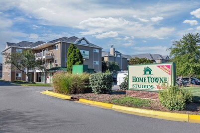 HomeTowne Studios by Red Roof Louisville 