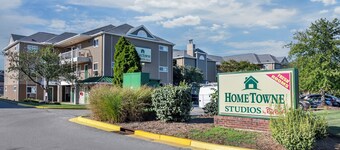 HomeTowne Studios by Red Roof Louisville