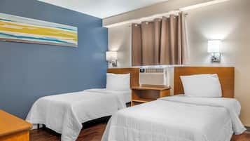 Studio, 2 eenpersoonsbedden, niet-roken | Een bureau, verduisterende gordijnen, gratis wifi, beddengoed