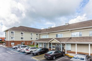 A multi-story hotel with a parking lot.