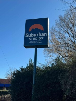 Exterior - Suburban Studios near University of North Carolina-Charlotte (Charlotte)
