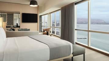 Junior suite, 1 kingsize bed, niet-roken | 1 slaapkamer, luxe beddengoed, pillowtop-bedden, een minibar