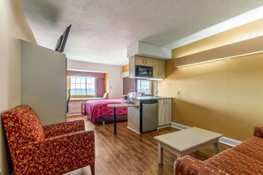 Suite, Non Smoking | Desk, iron/ironing board, free WiFi, bed sheets