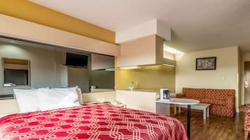 Suite, Non Smoking | Desk, iron/ironing board, free WiFi, bed sheets