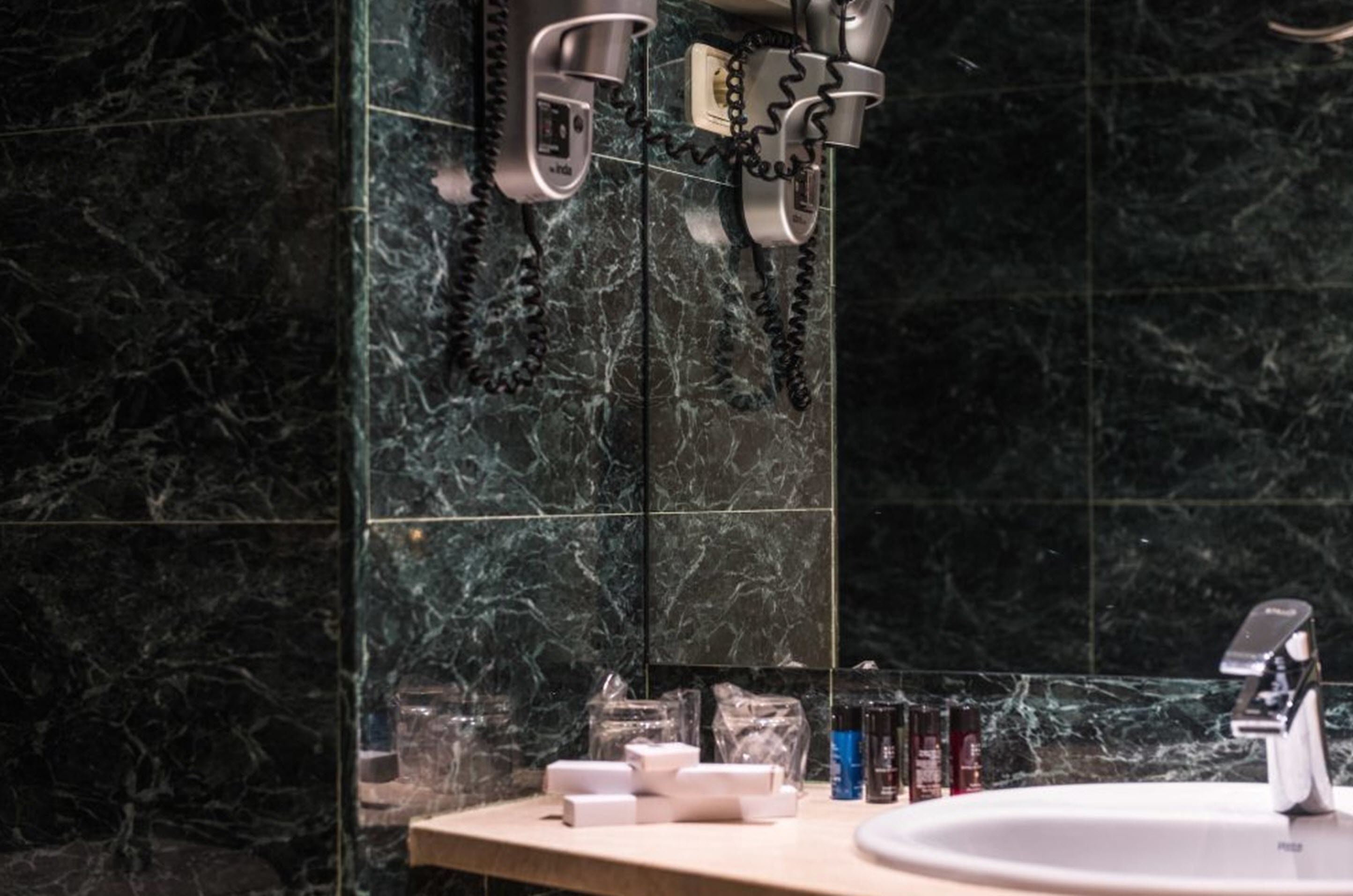 bathtub, free toiletries, hair dryer, bidet