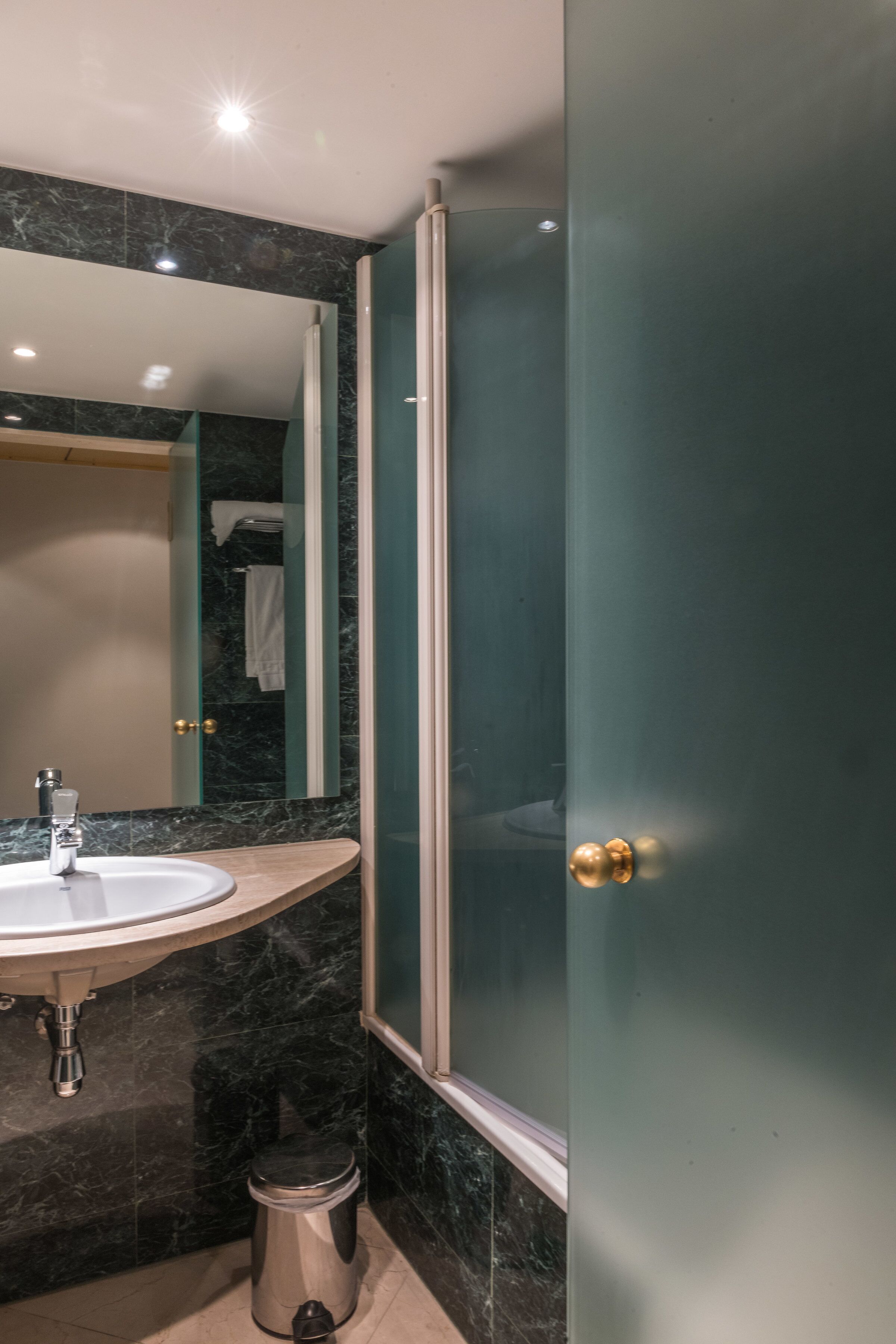 bathtub, free toiletries, hair dryer, bidet