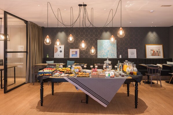 Daily buffet breakfast (EUR 12.90 per person)